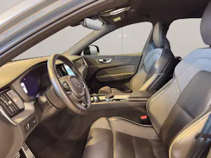 VOLVO XC60 2.0 B5 MH R-Design AWD