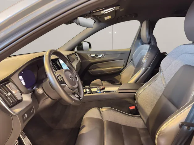 VOLVO XC60 2.0 B5 MH R-Design AWD
