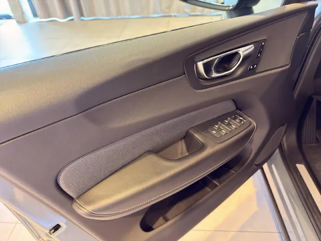 VOLVO XC60 2.0 B5 MH R-Design AWD