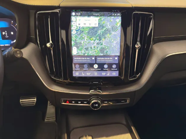 VOLVO XC60 2.0 B5 MH R-Design AWD