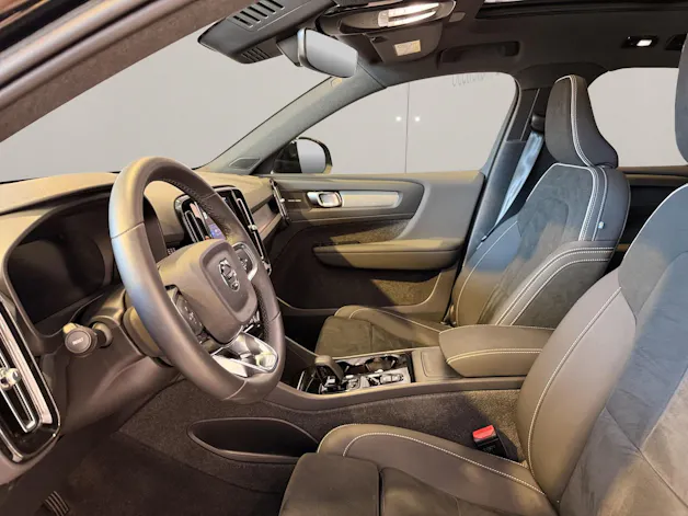 VOLVO XC40 2.0 B4 MH Ultimate Dark AWD