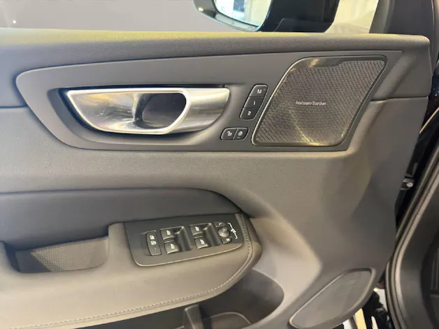 VOLVO XC60 2.0 T6 TE Ultra Dark eAWD