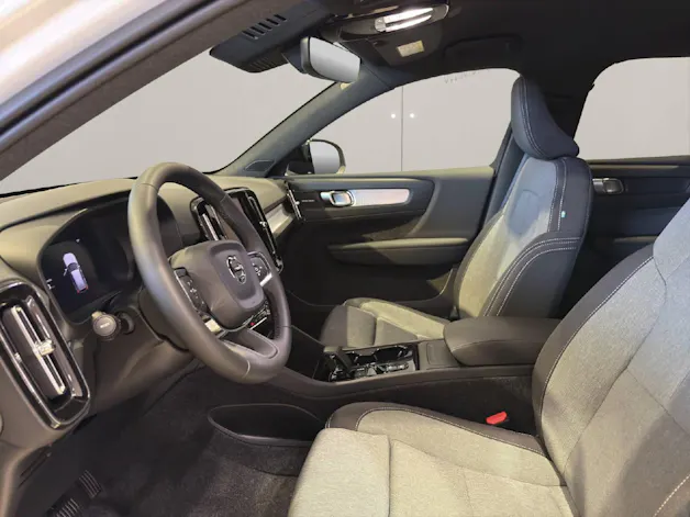 VOLVO XC40 2.0 B3 MH Plus Dark