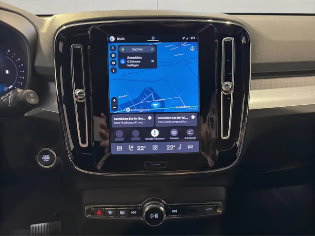 VOLVO XC40 2.0 B3 MH Plus Dark