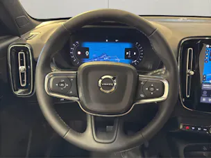 VOLVO XC40 2.0 B3 MH Plus Dark