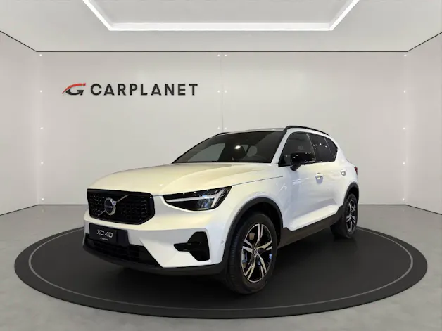 VOLVO XC40 2.0 B3 MH Plus Dark