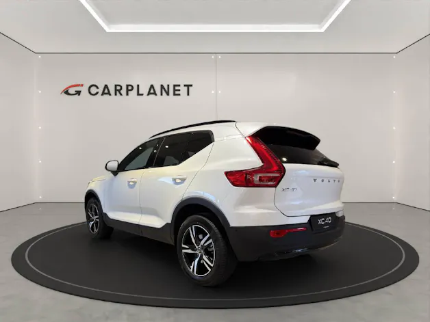 VOLVO XC40 2.0 B3 MH Plus Dark