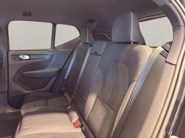 VOLVO XC40 2.0 B3 MH Plus Dark