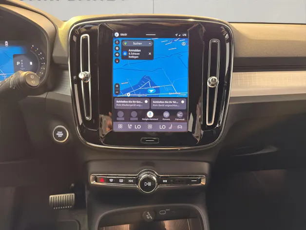 VOLVO XC40 2.0 B3 MH Plus Dark