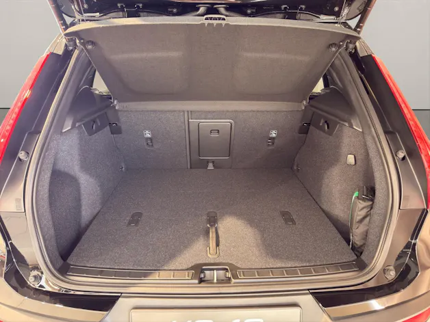 VOLVO XC40 2.0 B3 MH Plus Dark