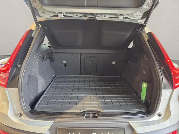 VOLVO XC40 2.0 B3 MH Plus Dark