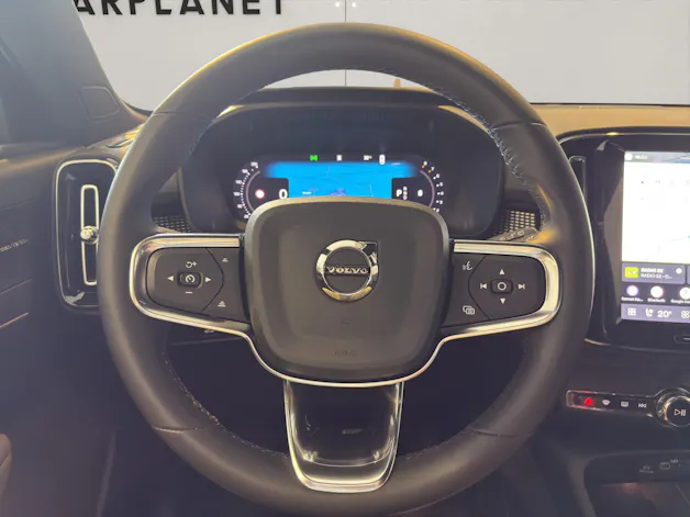 VOLVO XC40 2.0 B3 MH Plus Dark