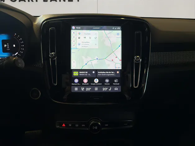VOLVO XC40 2.0 B3 MH Plus Dark