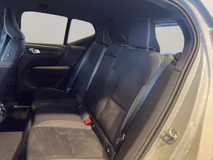 VOLVO XC40 2.0 B3 MH Plus Dark
