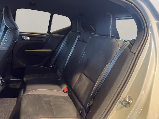 VOLVO XC40 2.0 B3 MH Plus Dark
