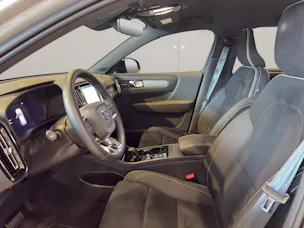 VOLVO XC40 2.0 B3 MH Plus Dark