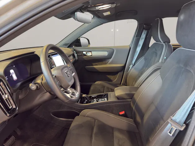 VOLVO XC40 2.0 B3 MH Plus Dark
