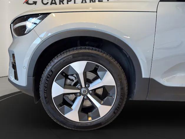 VOLVO XC40 2.0 B3 MH Plus Dark
