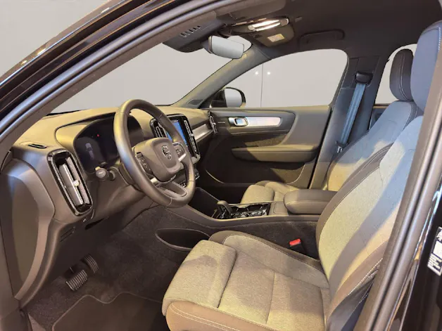 VOLVO XC40 2.0 B3 MH Plus Dark