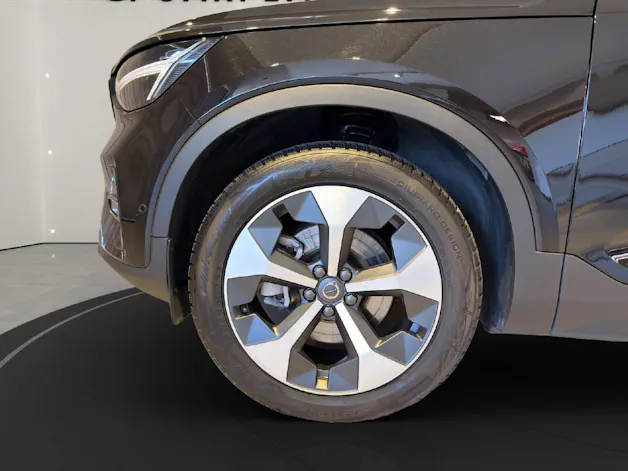 VOLVO XC40 2.0 B3 MH Plus Dark