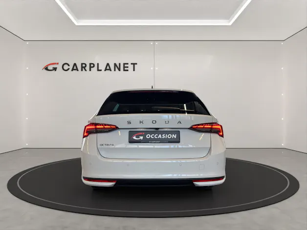 SKODA Octavia Combi 1.5 TSI Selection DSG