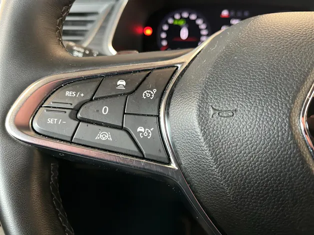 RENAULT Captur 1.3 TCe 140 Initiale EDC ERSATZWAGEN