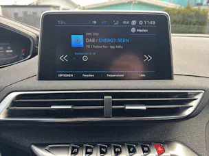 PEUGEOT 5008 1.2 PureTech Allure