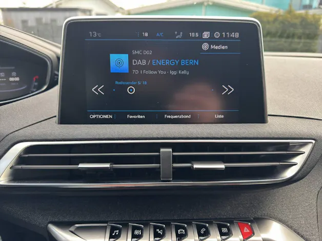 PEUGEOT 5008 1.2 PureTech Allure