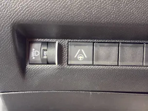 PEUGEOT 208 1.2 Hybrid 110 PS ALLURE PREMIUM AUTOMAT