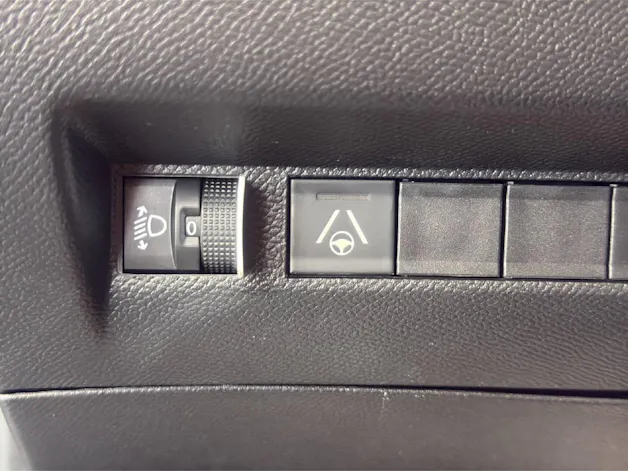 PEUGEOT 208 1.2 Hybrid 110 PS ALLURE PREMIUM AUTOMAT