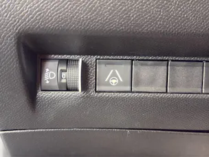 PEUGEOT 208 1.2 Hybrid 110 PS ALLURE PREMIUM AUTOMAT
