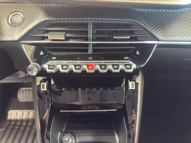 PEUGEOT 208 1.2 Hybrid 110 PS ALLURE PREMIUM AUTOMAT