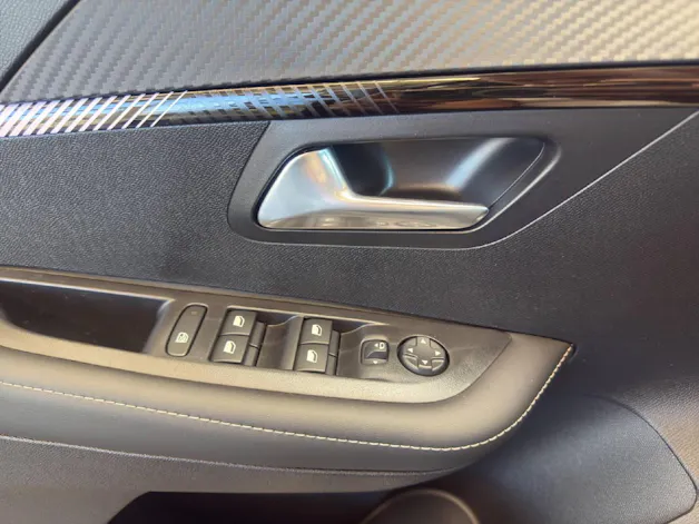PEUGEOT 208 1.2 Hybrid 110 PS ALLURE PREMIUM AUTOMAT