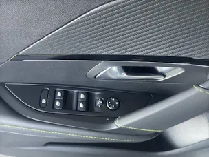 PEUGEOT 208 1.2 Hybrid 145 PS GT