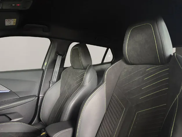 PEUGEOT 2008 1.2 Hybrid 145 PS GT