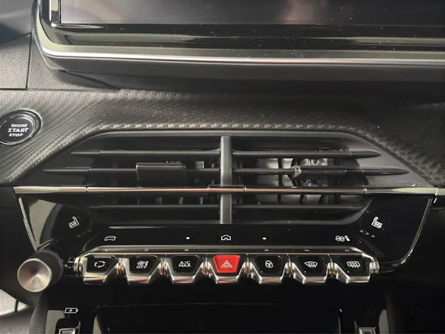 PEUGEOT 2008 1.2 Hybrid 145 PS GT