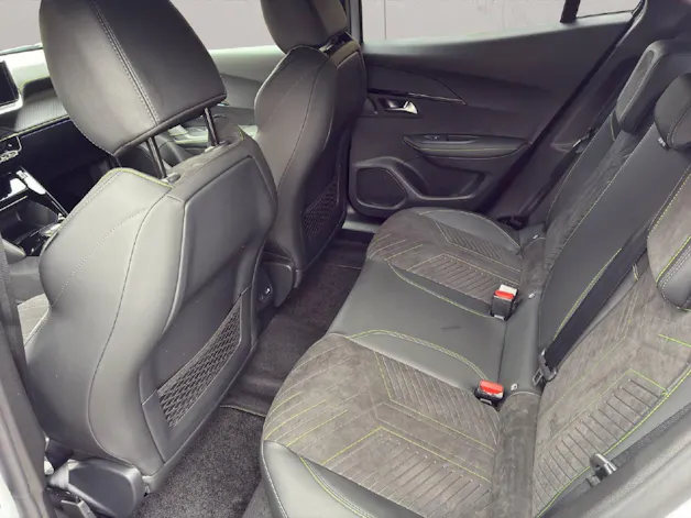 PEUGEOT 2008 1.2 Hybrid 145 PS GT
