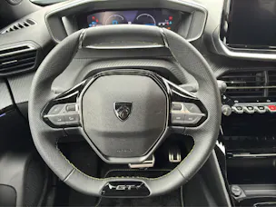 PEUGEOT 2008 1.2 Hybrid 145 PS GT