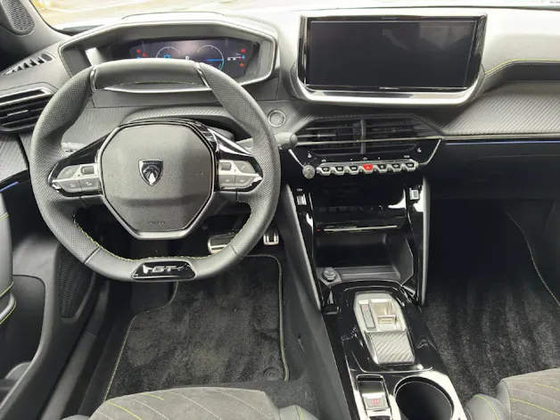 PEUGEOT 2008 1.2 Hybrid 145 PS GT