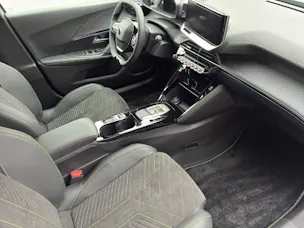 PEUGEOT 2008 1.2 Hybrid 145 PS GT