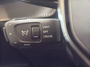 PEUGEOT 2008 1.2 Hybrid 145 PS Allure Premium