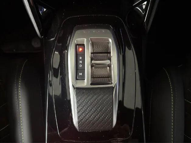 PEUGEOT 2008 1.2 Hybrid 145 PS GT