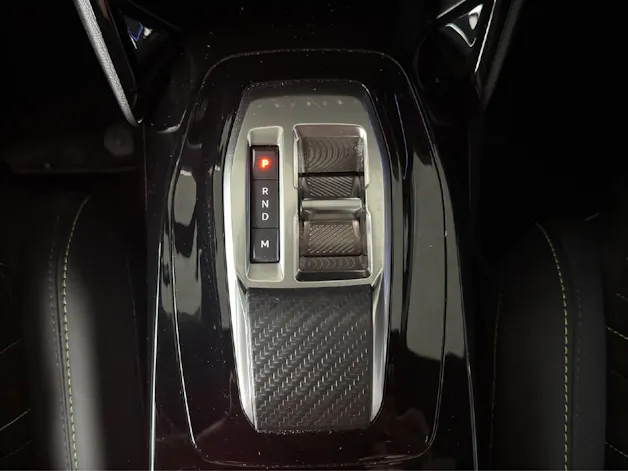 PEUGEOT 2008 1.2 Hybrid 145 PS GT