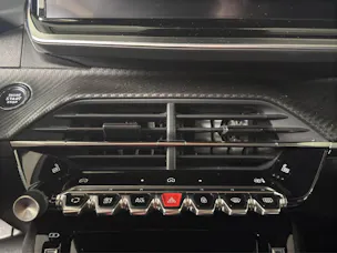 PEUGEOT 2008 1.2 Hybrid 145 PS GT