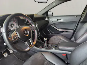 MERCEDES-BENZ A 180 AMG Line