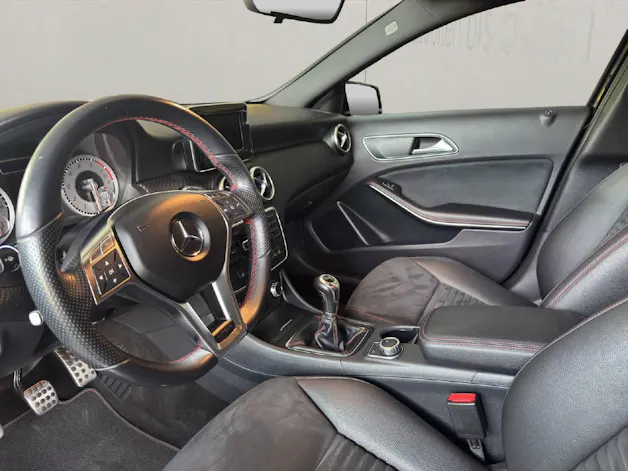 MERCEDES-BENZ A 180 AMG Line