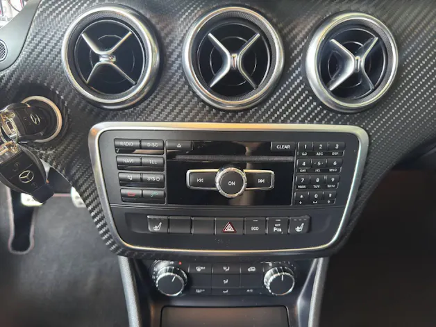 MERCEDES-BENZ A 180 AMG Line