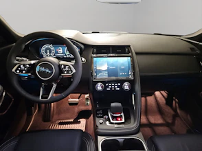 https://vehicle.imgix.net/4453093/24cd5b07-ce6a-4cd5-85df-37ad2b30b3d7.jpg