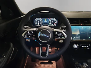 Fahrzeugbild JAGUAR E-Pace 1.5 T 270e R-Dynamic SE AWD