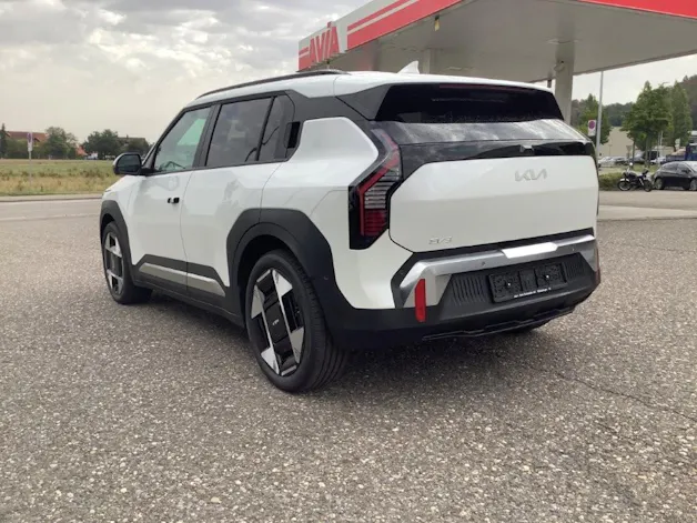 Kia EV3 81 kWh Earth+